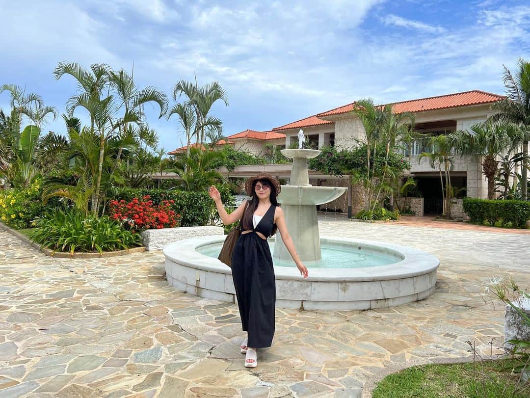 ちとせよしののインスタグラム：「石垣島初上陸！🌺🌴🐠 最高の3日間を過ごしました~(˶ᐢᗜᐢ˶) 写真まだまだある…しばらく載せさせてください！笑  夏らしいことたくさん出来たな🤣🫶🏻  #石垣島 #石垣島旅行 #竹富島 #コンドイビーチ #川平湾」