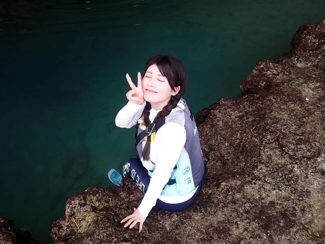 ちとせよしのさんのインスタグラム写真 - (ちとせよしのInstagram)「石垣島初上陸！🌺🌴🐠 最高の3日間を過ごしました~(˶ᐢᗜᐢ˶) 写真まだまだある…しばらく載せさせてください！笑  夏らしいことたくさん出来たな🤣🫶🏻  #石垣島 #石垣島旅行 #竹富島 #コンドイビーチ #川平湾」7月4日 17時29分 - chitose_yoshino
