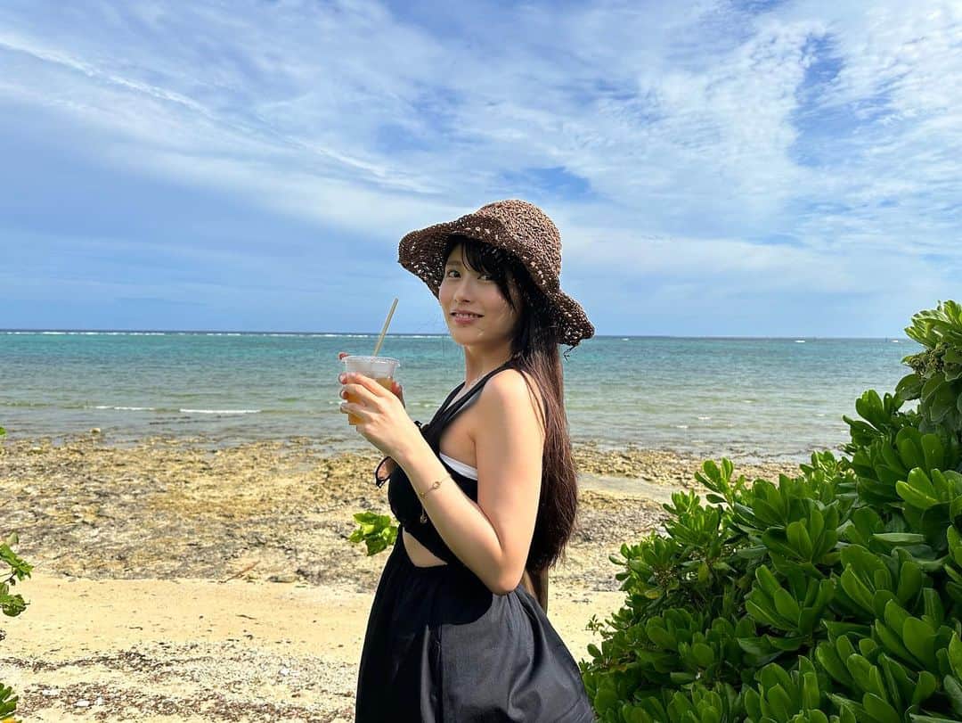 ちとせよしのさんのインスタグラム写真 - (ちとせよしのInstagram)「石垣島初上陸！🌺🌴🐠 最高の3日間を過ごしました~(˶ᐢᗜᐢ˶) 写真まだまだある…しばらく載せさせてください！笑  夏らしいことたくさん出来たな🤣🫶🏻  #石垣島 #石垣島旅行 #竹富島 #コンドイビーチ #川平湾」7月4日 17時29分 - chitose_yoshino