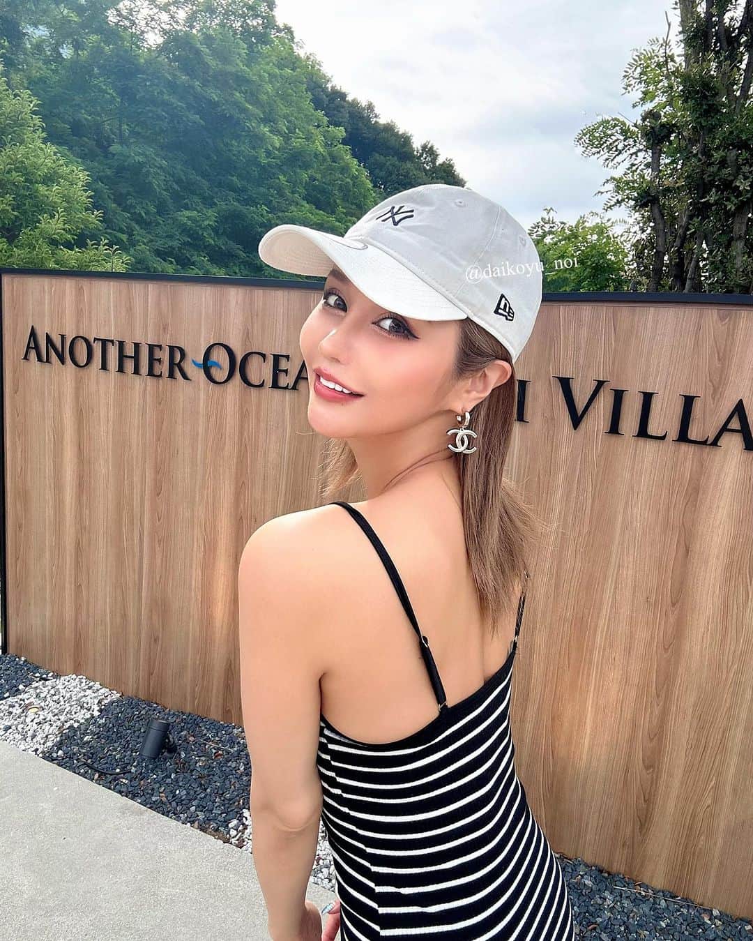 のいちゃんのインスタグラム：「. . 🌺🌊🌻🐠 夏が始まったね！！！ と、いうことでこの前 淡路島にある @another.ocean.awaji に 旅行に行ってきました👏👏 . リビングとジャグジーのあるお風呂はもちろんのこと 綺麗で何よりバーベキューのある庭と 最新サウナに水風呂風プールが最高すぎて ずっと整いすぎてた😭❤️ . 淡路海峡渡ってすぐだからアクセスしやすいし 夜は、ライトアップされた橋がマジでエモすぎた、、、 素敵な旅行になりました🥹 . https://www.awaji-iwaya-villa.com/contact/ ☝️ ここから予約すると20%offに😄 せっかくならここからお得に予約してください♪ . ↓紹介コードは↓ sN37Ei9b . みんなもぜひ泊まってみて！  #沖縄#水着#水着女子#tatoogirl  #afactory #ダウンタイム#淡路島 #ショートカット#シーシャ #vantyme#travel#summer#diet#sea#beauty#整形#豊胸#makeup#川越#大阪#北新地#ミナミ#東京#新宿#歌舞伎町#博多#錦#キャバ嬢#シーシャ#のいちゃん」