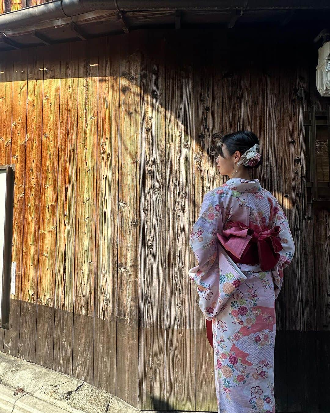 岩間夏美さんのインスタグラム写真 - (岩間夏美Instagram)「. . 今年は浴衣着れるかな？  写真は去年紅葉の季節に 京都に行った時のです🤭  お祭りや花火大会とか 近いものだと七夕祭りもある？  行く予定ありますか☺️？  ✺ ✳︎ ✺ ✳︎ ✺ ✳︎ ✺ ✳︎ ✺ ✳︎ フリーランスモデルとして活動しています💐 (遠方からのご依頼も受付中)  アパレル、ビューティー、ブライダルなど ショー、撮影、映像、MV対応可能です⸝⋆⸝⋆  ご依頼はDMまたはメールへお願いします▸◂  プロフィールや他の投稿はこちら ⇨ @iwama_natsumi  . . . . . #浴衣女子 #着物女子 #ファッションモデル #被写体モデル #いいね返し #コーディネート #京都観光 #京都旅行 #着物デート #浴衣デート #ピンクコーデ #ootd #followme #like4like #l4l #likeforfollow #tflers #fffff #followforfollowback」7月4日 18時00分 - iwama_natsumi