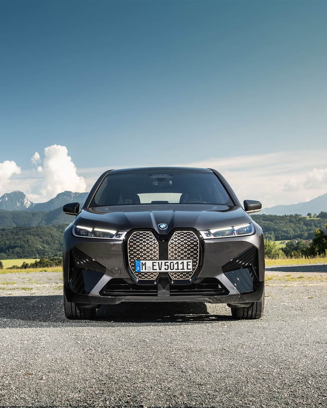 BMWのインスタグラム：「Swipe to admire the view from within.  The BMW iX. #THEiX #BMW #BornElectric #BMWElectric #ElectricVehicle #ElectricCar #ZeroEmissions #eMobility」