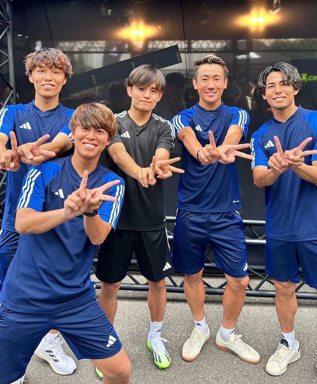 けーごのインスタグラム：「. 久保建英選手とKポーズ！ adidasのイベントでご一緒させて頂きました！ 日本の宝。活躍を応援してます！！ #久保建英#adidas #リゼム」