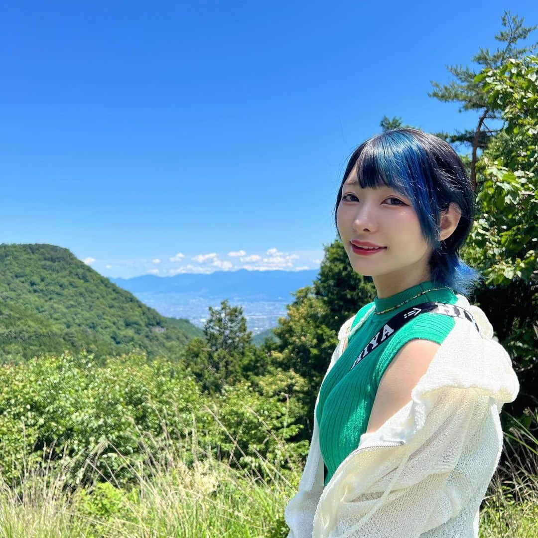 えっちゃんのインスタグラム：「.    #南アルプスは山梨です 🍑 . . 富士山の見える大自然 今回は南アルプスに行ったよ☺️ . . 誰といったかは今後の投稿で🤫︎💕︎ .  #山梨観光  #南アルプス  #南アルプス市  #南アルプスの天然水  #キャンプ  #ロッヂ  #元滝  #桃  #山梨県  #大自然  #自然  #japantravel  #japan  #yamanashi  #alps」