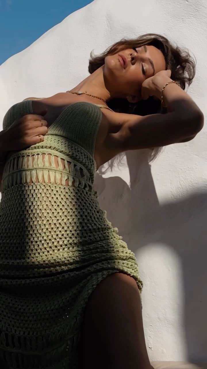 レイチェル・クックのインスタグラム：「Life, is a series of inhales… and exhales 💨」