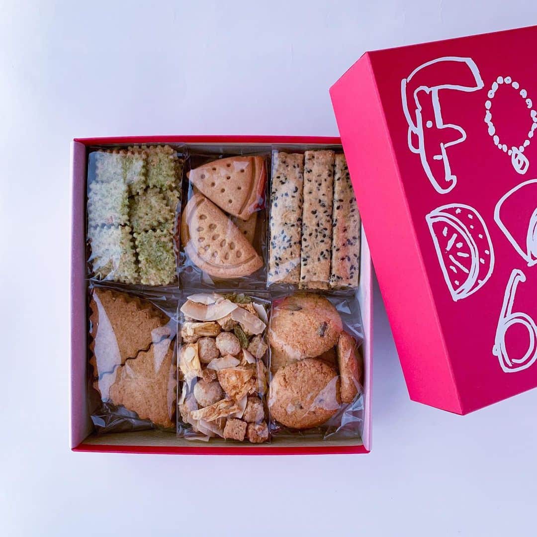 なかしましほ（foodmood）さんのインスタグラム写真 - (なかしましほ（foodmood）Instagram)「オンラインショップでは引き続きあんずのチーズケーキやレモンケーキ、夏色のクッキーBOXなど販売中です。」7月4日 17時35分 - foodmoodshop
