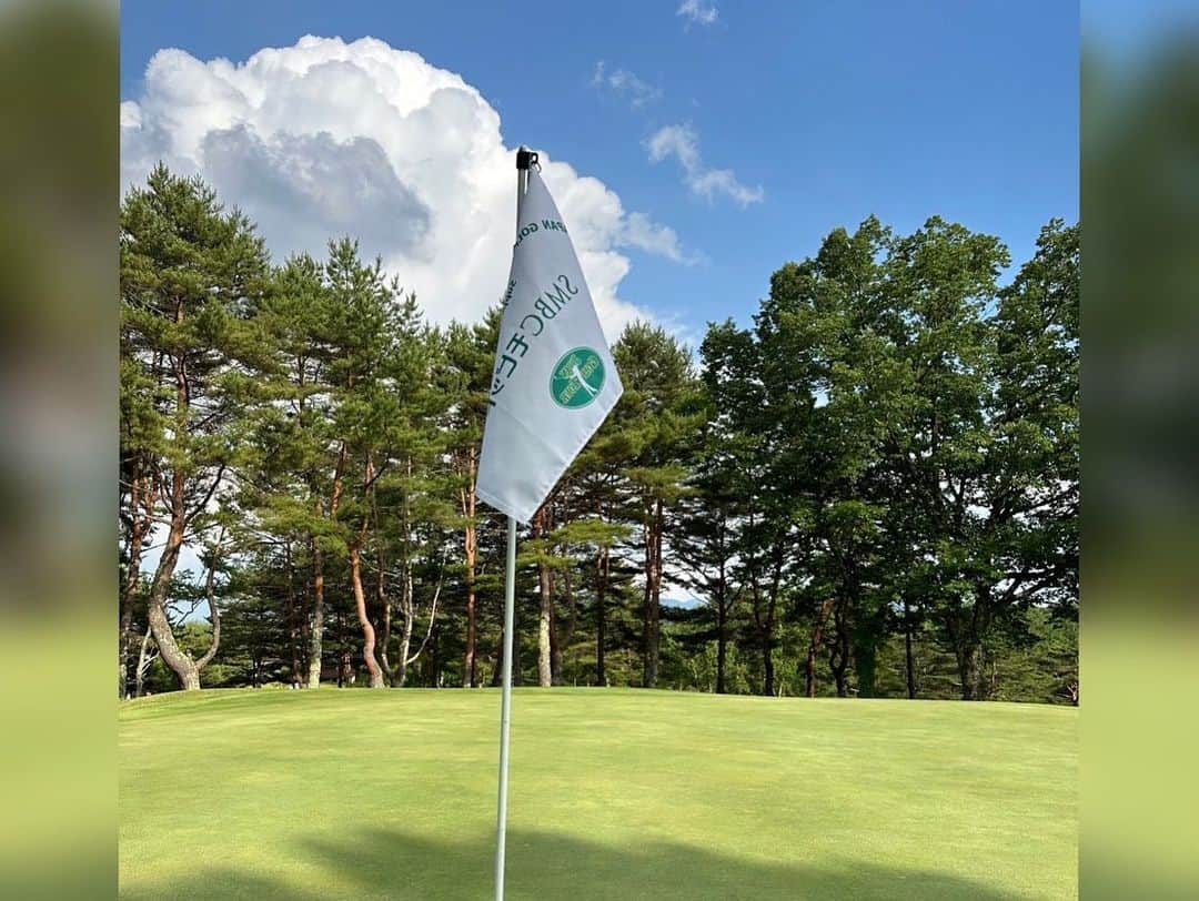  JGTO 男子プロゴルフツアーさんのインスタグラム写真 - ( JGTO 男子プロゴルフツアーInstagram)「日本ゴルフツアー機構が主催、開催する「クォリファイングトーナメント（QT）」 は、ツアートーナメントやABEMAツアーに出場するための登竜門となる大会⛳️ 毎年8月よりファーストからファイナルまでの4ステージを開催しており、2018年より「株式会社SMBCモビット」様のサポートを受け開催しております🏌️   その前哨戦として、今年のツアートーナメントやABMEAツアーへの出場優先資格を有していない選手を対象とした『SMBCモビットQTチャレンジ』を、今年も「株式会社SMBCモビット」様にご協賛いただき、明日7月5日（水）から6日（木）の2日間に渡って、群馬県の「草津カントリークラブ」を舞台に開催！😤🔥  優勝者には賞金100万円の他に、今年のファーストステージが免除され、セカンドステージからの出場権が付与されます！🙌 明日からの熱い戦いにご期待ください！💪🏻😆  【開催概要】 大会名称：SMBCモビットQTチャレンジ 特別協賛：SMBCモビット 開催日時：2023年7月5日（水）~7月6日（木） 開催コース：草津カントリークラブ（群馬県） 賞金総額：500万円（優勝賞金：100万円） 出場選手：155名（2022年QTランキング307位~1114位までの者）  @smbc_official  #jgto #golftournament #男子ゴルフ #smbcモビットqtチャレンジ #smbcモビット #草津カントリークラブ」7月4日 17時39分 - japangolftour