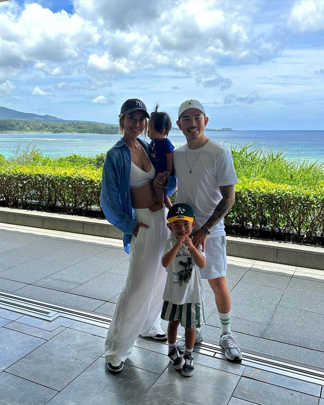 井岡一翔さんのインスタグラム写真 - (井岡一翔Instagram)「- - 試合後は、 家族で沖縄へ🏝️☀️✨🩵  とても楽しみにしていた家族旅行👨‍👩‍👦‍👦✈️ 久しぶりの Halekulani Okinawa🌺  Hotelの全てが素晴らしく、 一流を感じた。 とても良い時間を過ごせた✨  - #井岡一翔 #家族 #family #旅行 #trip」7月4日 17時45分 - kazuto_ioka_official