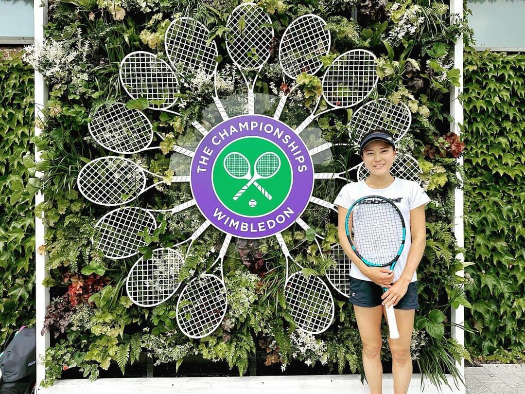 二宮真琴のインスタグラム：「☆ . Wimbledon🌱🇬🇧🍓  今年のロッカー番号は #20 栗林選手に決めました⚾️💪 . . #wimbledon #london #ウィンブルドンテニス  . #エディオン #EDION #紅菱住建 #ダイヤホーム #サタケ #babolat #バボラ #NBテニスガーデン #tennisplayer #テニス #テニス女子 #ダブルス #二宮真琴」