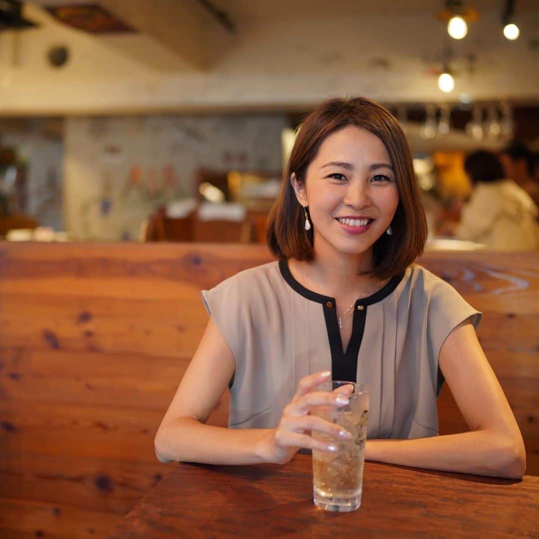 坂元美香さんのインスタグラム写真 - (坂元美香Instagram)「お疲れさまでーす！  暑いんで、とりあえず近所で😙🍻 昨日行った裏原のALAの店長さんが 偶然にもフォロワーさんで嬉しかった🥳 「みかさん よく神宮いますよね」 「はい…います😅」  最近週3で原宿通りいる…😅🍶  @ala_harajuku  #アラ原宿 #原宿通り #原宿飲み屋 #裏原」7月4日 18時04分 - mika_saka