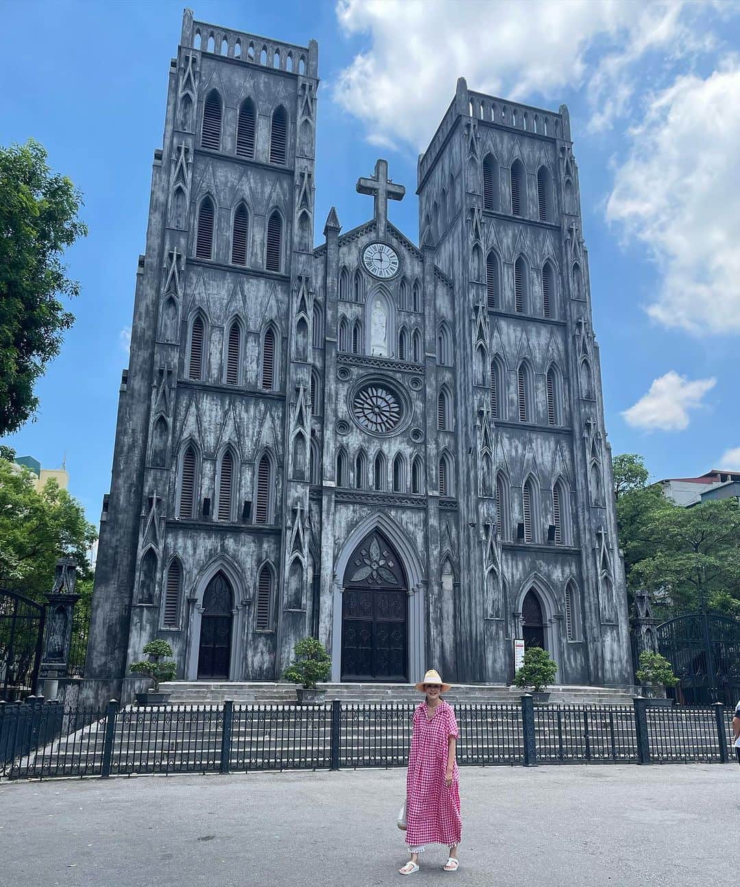 桐島かれんのインスタグラム：「ハノイのランドマーク、大教会。 #ハノイ大教会」