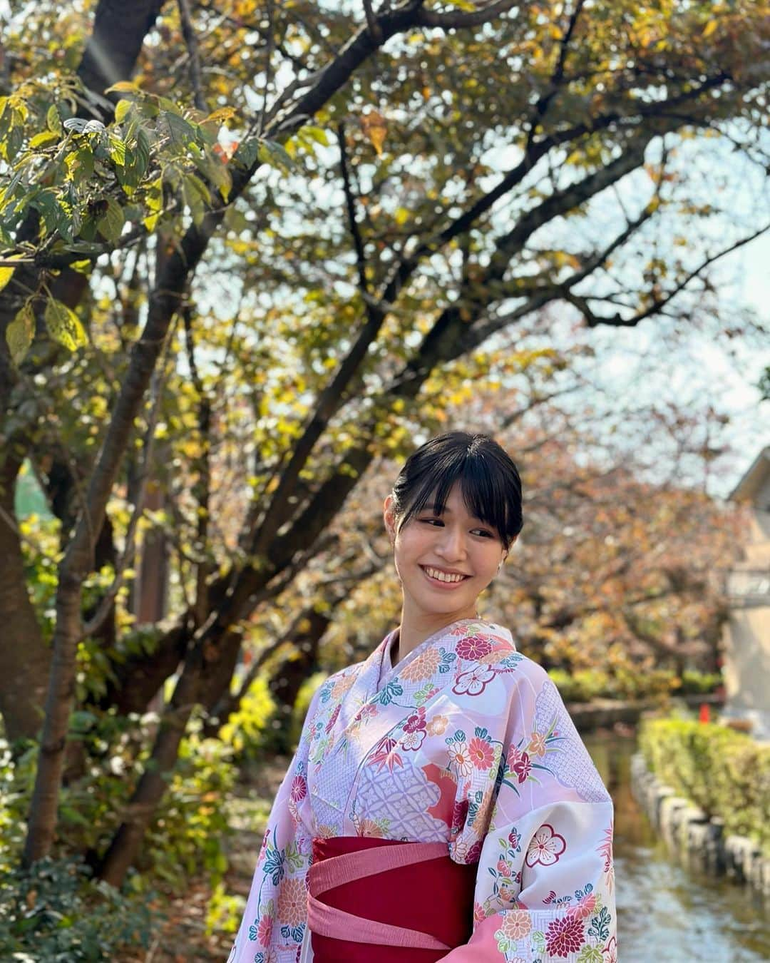 岩間夏美のインスタグラム：「. . 今年は浴衣着れるかな？  写真は去年紅葉の季節に 京都に行った時のです🤭  お祭りや花火大会とか 近いものだと七夕祭りもある？  行く予定ありますか☺️？  ✺ ✳︎ ✺ ✳︎ ✺ ✳︎ ✺ ✳︎ ✺ ✳︎ フリーランスモデルとして活動しています💐 (遠方からのご依頼も受付中)  アパレル、ビューティー、ブライダルなど ショー、撮影、映像、MV対応可能です⸝⋆⸝⋆  ご依頼はDMまたはメールへお願いします▸◂  プロフィールや他の投稿はこちら ⇨ @iwama_natsumi  . . . . . #浴衣女子 #着物女子 #ファッションモデル #被写体モデル #いいね返し #コーディネート #京都観光 #京都旅行 #着物デート #浴衣デート #ピンクコーデ #ootd #followme #like4like #l4l #likeforfollow #tflers #fffff #followforfollowback」