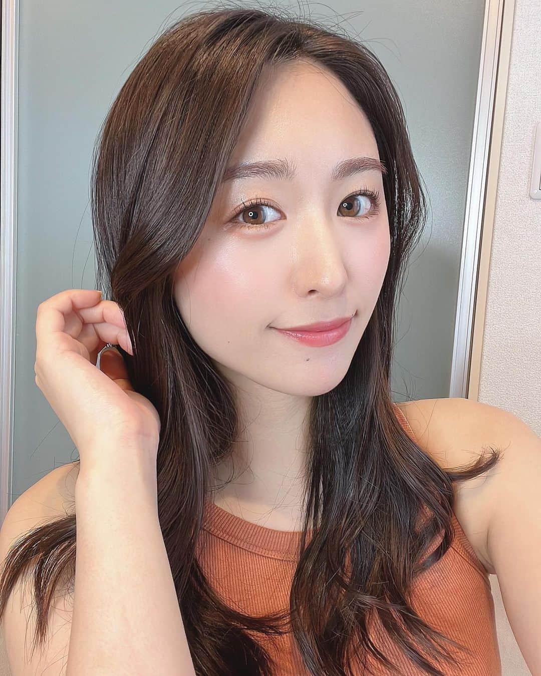 三輪晴香のインスタグラム：「. . 大好きな色オレンジのお洋服🍊 ビタミンカラーは元気もらえるよね☺️  体調も回復してきてます🌼 温かいメッセージのおかげ🥹 ありがとう♡ 無理しすぎず元気でいてね☺️」