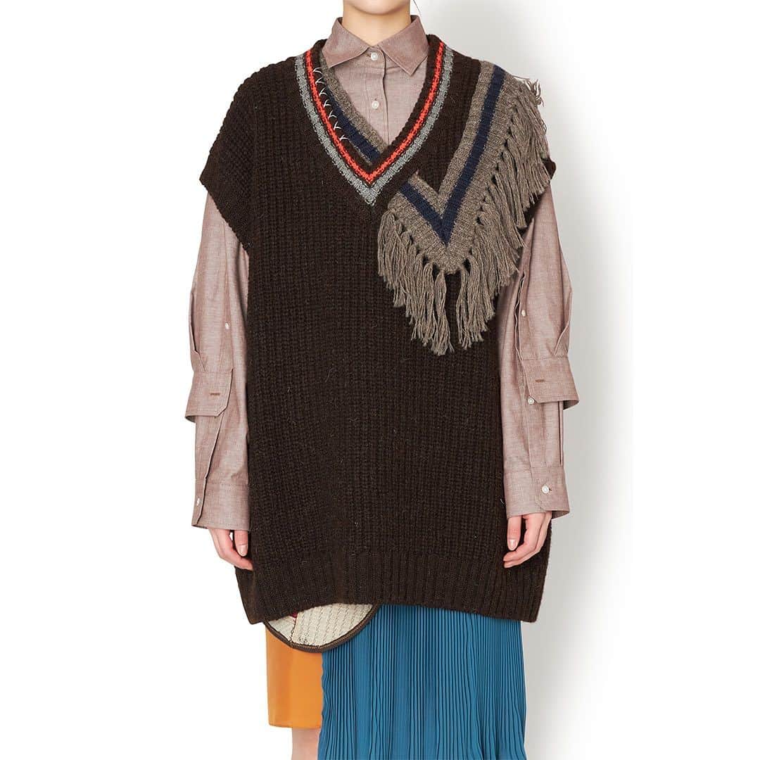 kolorさんのインスタグラム写真 - (kolorInstagram)「⁣ kolor AW2023 Women's Collection⁣ Neck-docking Knitted Vest⁣ ⁣ ⁣ #kolor #kolorofficial #KLRFW23 #AW23」7月4日 18時01分 - kolorofficial