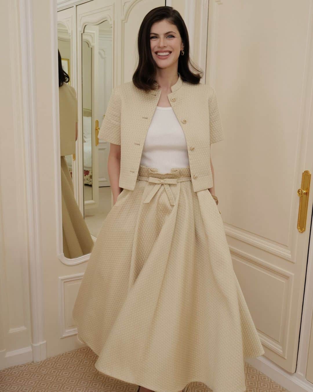 British Vogueさんのインスタグラム写真 - (British VogueInstagram)「#TheWhiteLotus star #AlexandraDaddario took #BritishVogue along with her on a whirlwind trip to Paris to make her front row debut at the @Dior haute couture AW23 show. “I love how everything that Dior makes has pockets!” she says of her striking two-piece ensemble. Click the link in bio to see how she got ready for the show.   Photographed by @Darren_Gerrish.」7月4日 18時01分 - britishvogue