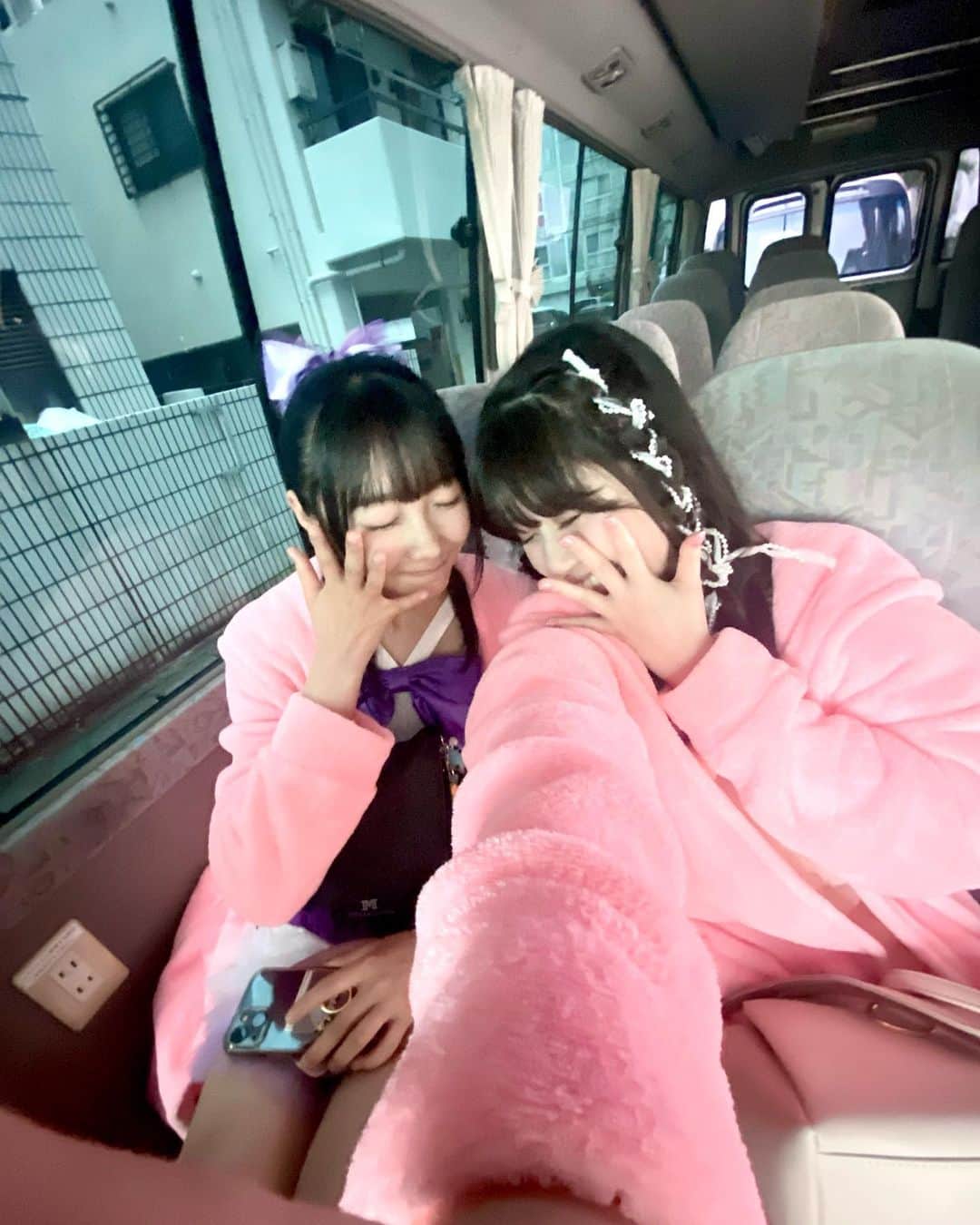 河村果歩のインスタグラム：「🌈🍒  ｢リボン｣MV撮影オフショット🎀‎🤍  スパガNEW SG リリース記念で色んなところでイベントをしています✌🏻 みんなの近くに行けるかな、？🤍 観覧無料なので是非気軽に遊びに来て下さい~🙌🏻  #柏綾菜  #河村果歩 #nicola #おはスタ #おはガール #かほっち #ニコラ #ニコモ #ニコラ8月号発売中 #SUPERGIRLS #スパガ #アイドル #リボン #夏スパガ #私は今が一番好き」
