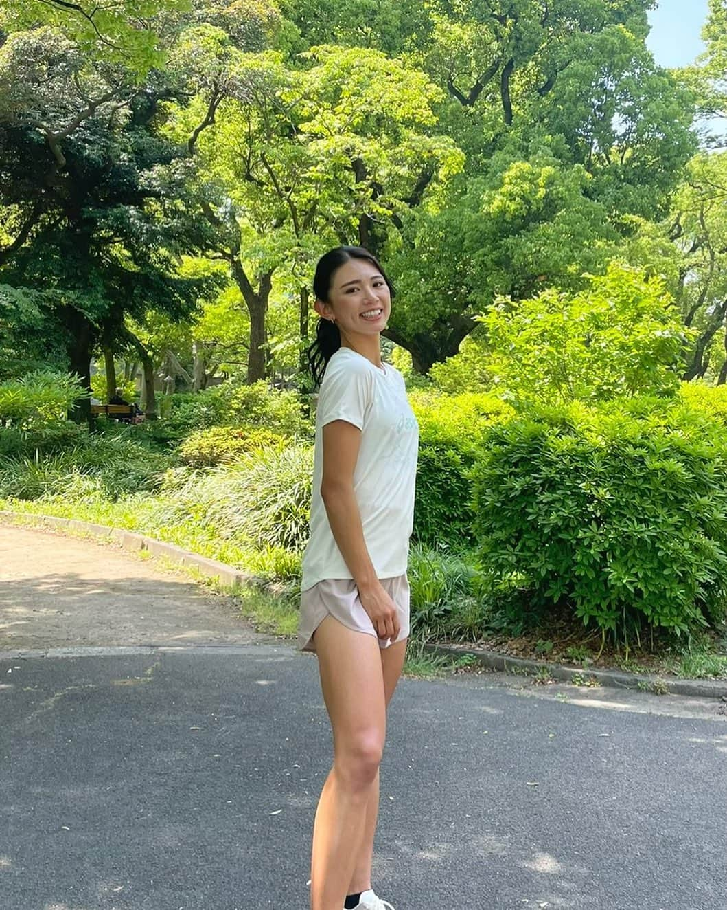 坪井ミサトさんのインスタグラム写真 - (坪井ミサトInstagram)「東京レガシーハーフマラソン2023に向けて、 「ASICS RUNNING PROGRAM for WOMEN Road To 東京レガシーハーフマラソン2023」に参加しよう🏃‍♀️✨ @asicsrunning_jp   今回のプログラムは、 特に女性向けにオンラインやリアルイベントなど、 様々なコンテンツで 10週間サポートしてくれるサービスです🔥  練習ってどうすればいいの？ と不安な方も多いと思いますが、 コーチからのアドバイスが毎週届きます！ 1人じゃないって心強いですよね🥹  セルフケアやスポーツメイクの内容もあったり、 女性に嬉しい情報がたくさん❣️  そして、9/16(土)には 大会当日に向けたリアルイベントが開催されます🔥 私も参加しますので、ぜひ一緒に走りましょう！！  走るほど、自分が好きになる。  女性ランナーさんが笑顔で完走できるように PRサポーターとし全力で応援しています💪🏽   #ASICSRunningProgramTLHM2023 #アシックス#ランニング #ランニング女子 #ハーフマラソン#マラソン #pr」7月4日 18時06分 - misato1030