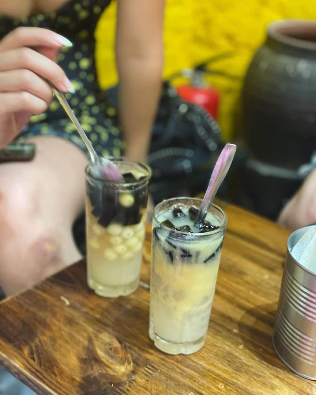 桐島かれんのインスタグラム：「娘たちとチェーを食べました。 #ハノイ #チェー」