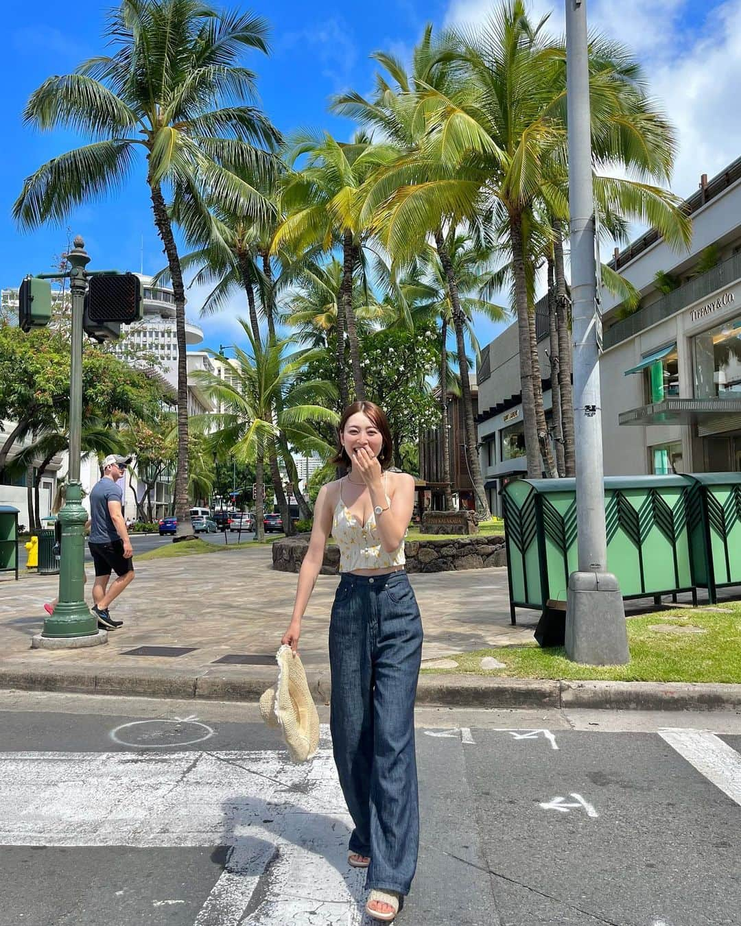 吉田南歩さんのインスタグラム写真 - (吉田南歩Instagram)「hawaii〜🌴🌺 ひさしぶりの南国だーっ✨ うなと海外はオーストラリアぶり！ ㅤㅤㅤㅤㅤㅤㅤㅤㅤㅤㅤㅤㅤ ㅤㅤㅤㅤㅤㅤㅤㅤㅤㅤㅤㅤㅤ いつも旅行服は現地調達タイプなので 今回もついてすぐにmahinaでトップスゲット😉👌 ㅤㅤㅤㅤㅤㅤㅤㅤㅤㅤㅤㅤㅤ ㅤㅤㅤㅤㅤㅤㅤㅤㅤㅤㅤㅤㅤ日本で絶対使わんやろっていう服ばっかり買っちゃう🫠笑  パンツは明日発売🥂 @neam_official  ㅤㅤㅤㅤㅤㅤㅤㅤㅤㅤㅤㅤㅤ #ハワイ #ななほコーデ」7月4日 18時09分 - nanaho_yoshida