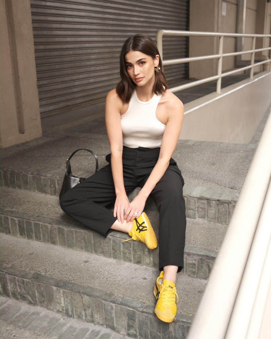 アン・カーティスのインスタグラム：「Tuesday Tambay 💛  #OnitsukaTigerPh #Mexico66」