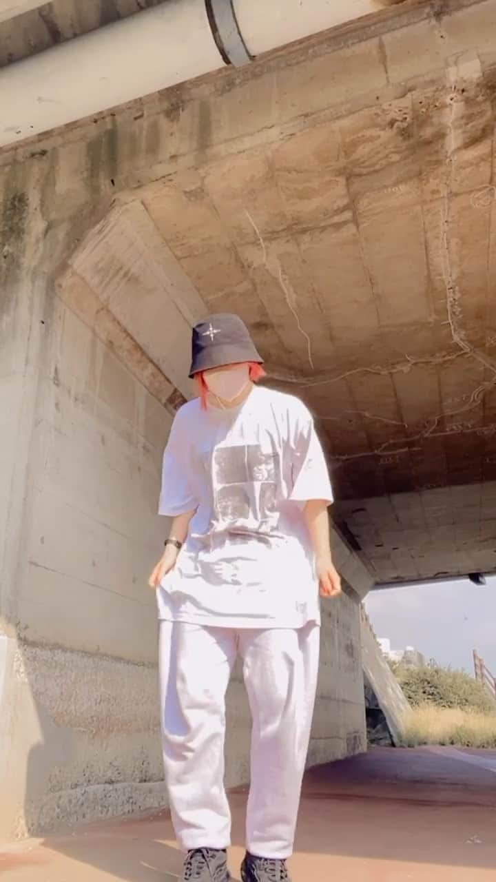 miumeのインスタグラム：「💘  日光浴がてら🌞 #whatitis」