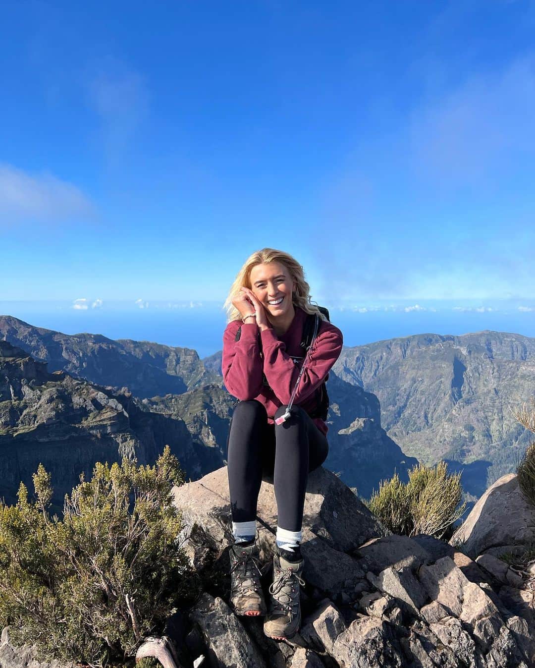 Zanna Van Dijkのインスタグラム：「HIKE IN SRI LANKA WITH ME 🇱🇰  EDIT: SOLD OUT! My only group hiking trip with spaces left this year is Turkey in October!  Get in touch through my website to secure a space!   Spaces are now available for my final group hiking trip in 2023! Here’s all the deets:  ➡️ When? November 30th - December 9th 2023  ➡️ What? An immersive adventure through the lush landscapes of Sri Lanka. Epic hiking trails, safari days, white water rafting, zip lining and ATV driving - it’s a real adventure!   ➡️ What will we see? Highlights include: ✨	Hiking through mountain landscapes and lush green scenery, past vast waterfalls and swimming in natural pools.  ✨ Up close encounters with wildlife, including trekking in Sinharaja Rainforest – a UNESCO World Heritage Site known for its biodiversity - and 2 days of safari in Udawalawe National Park. ✨ Adrenalin fuelled white water rafting, zip lining and ATV driving.  ✨ Chill time on the the sandy beaches of Negombo and Kulutara. ✨ All fuelled by flavoursome, rich and delicious local Sri Lankan food!   ➡️ Price & booking? The price is £1990. Not including international flights. Bookings can be made through my website shop, you can also find more info and the full detailed itinerary there ✅   ➡️ Anything else? Veggie and vegan options will be provided. Most guests come solo so don’t be afraid to travel alone. You’ll need a good base level of fitness for this adventure as some days we will be doing a significant amount of hiking. More FAQs are answered on my stories 🥾  I can’t wait to make memories with you! ♥️ (ad - my own retreat) #hikingretreat #grouphiking」