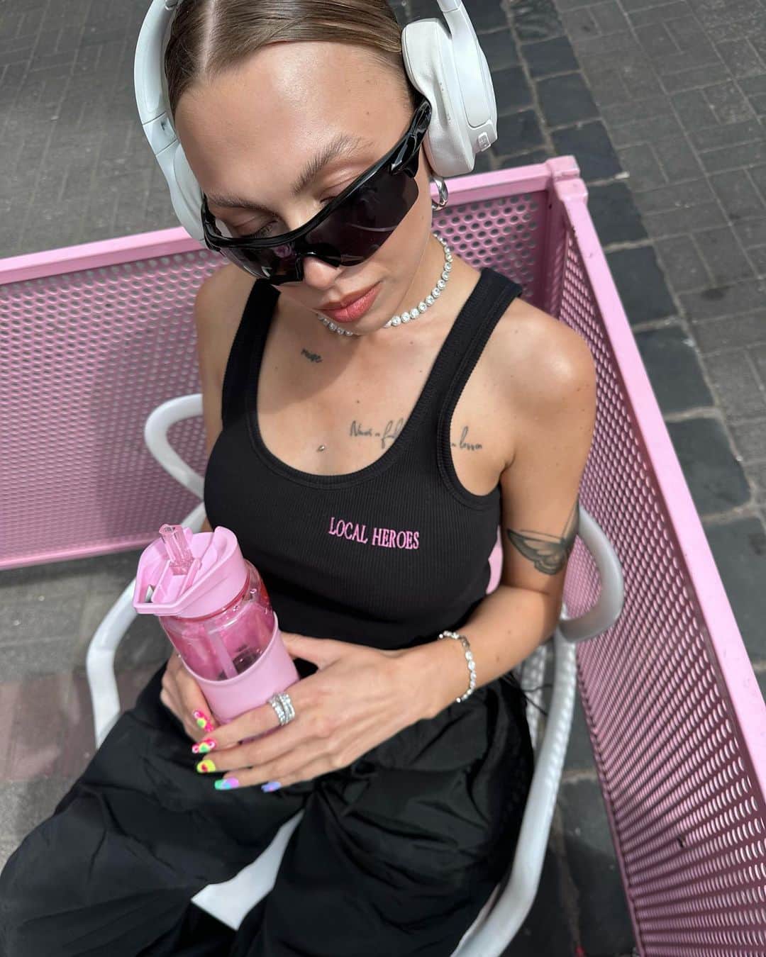 LOCAL HEROESのインスタグラム：「just making space on my phone🪞🌺 / @juliastrzalkowska Black LH Rib Top」