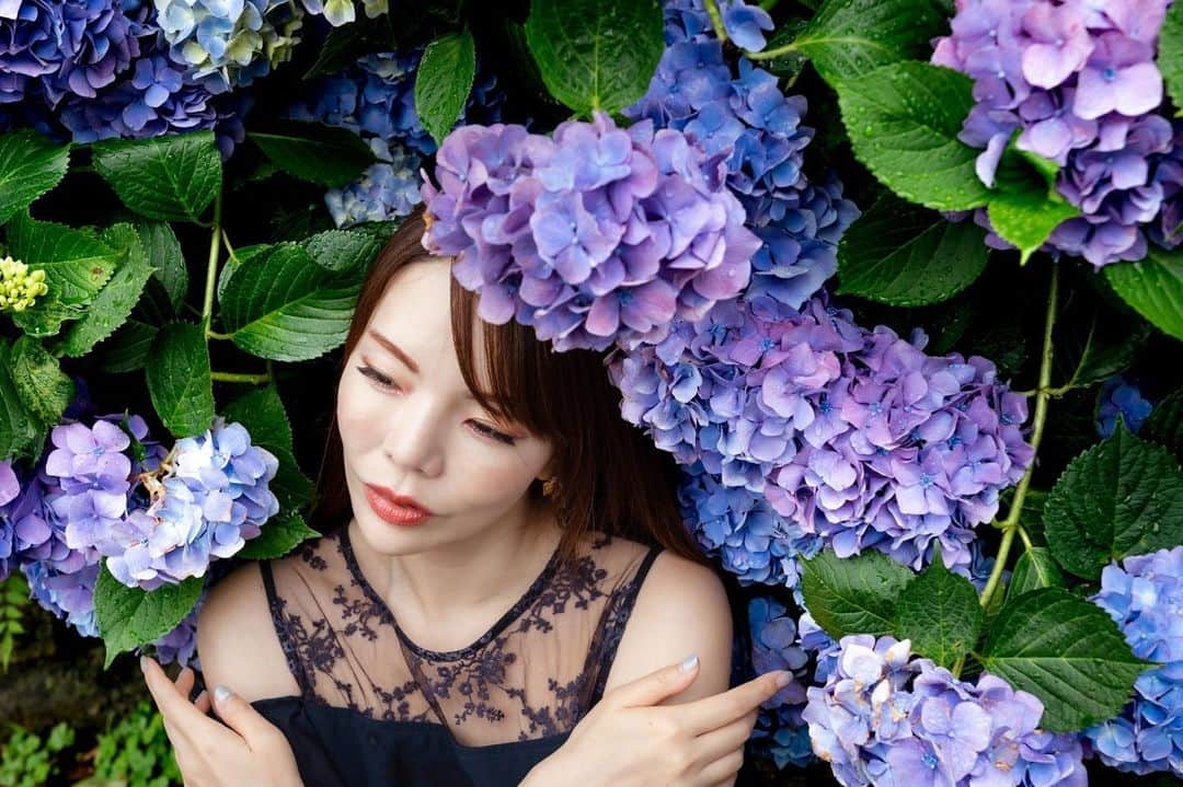 Mikaさんのインスタグラム写真 - (MikaInstagram)「『hydrangea beauty』  ・ ・ ・ photo by @shirapyonphoto 📸 model @mika_portrait  ・ ・ ・ ・ follow me💋  #美花展 #紫陽花ポートレート #紫陽花まつり  #紫陽花が好き  #被写体モデル #カメラ女子 #キリトリセカイ #ポートレートセレクション #ポートレート撮影 #被写体依頼受付中 #スクリーンに恋して #カメラマンさんと繋がりたい #被写体なります #ポートレートしま専科 #写真を止めるな #jp_portrait部 #jp_portrait_collection #portrait #japanesegirl #asiangirl #love_camera_club #asianbeauty #super_portrait_channel #hydrangealove  #hydrangeaseason  #hydrangeaflower  #excellent_portraits #top_portrait_photo #pasha_magazine #tokyocameraclub」7月4日 18時29分 - mika_portrait