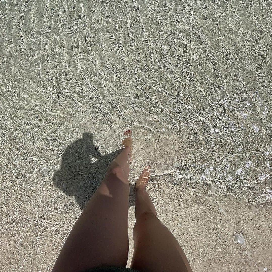 菅原樹里亜さんのインスタグラム写真 - (菅原樹里亜Instagram)「. ・ #水納島　#minnaisland   本部半島の渡久地港から高速船で約15分🛥🌊  上空から見ると島がクロワッサンの形に見えて #クロワッサンアイランド とも呼ばれてるよ🥐  ・ ・ #沖縄#離島#水納島#みんなじま#minnaisland #okinawa#trip#旅行#トラベル#海#beach #シュノーケリング#小さな島#水納ビーチ#sea」7月4日 18時34分 - juria_sugawara