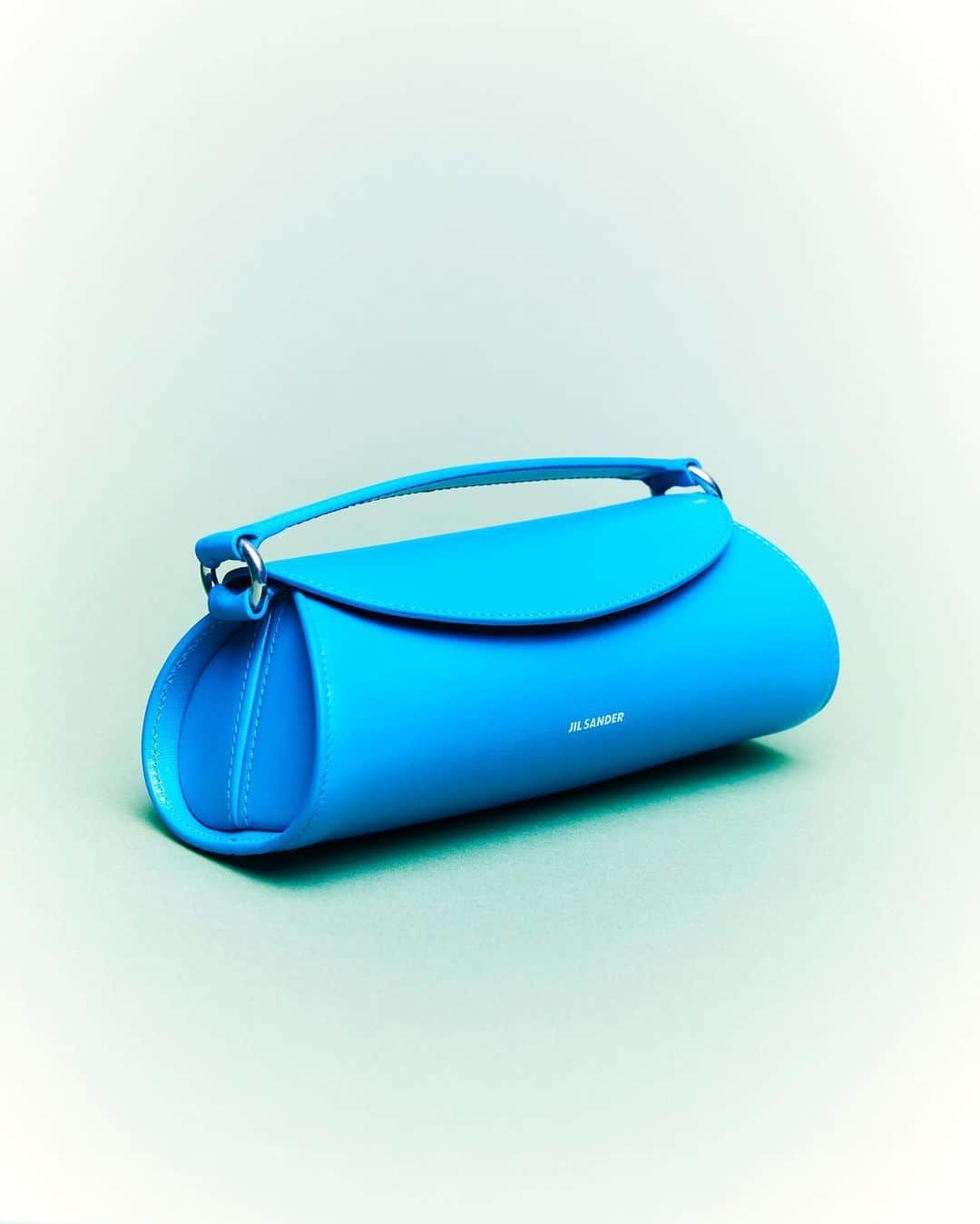 エルエヌシーシーのインスタグラム：「Cannolo blue  Shop now on LN-CC」