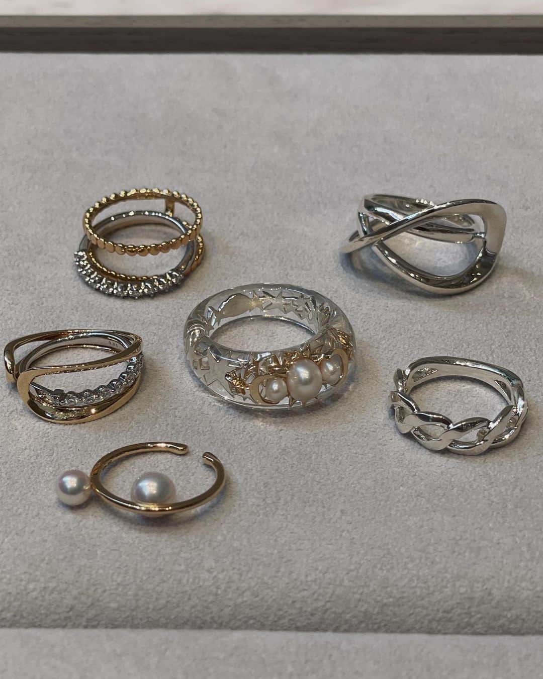 Yuki Ide | 井手 祐来のインスタグラム：「STAR JEWELRYのアクセサリーを贅沢に付けさせてもらった 普段使いできるアイテムから特別なジュエリーまでたくさんあったよ💎 最近はシルバーとゴールドmixが気分だな☺️ 岩田屋から移転してVIORO1階にできてた✨ #PR#スタージュエリー#starjewelry#スタージュエリー福岡ビオロ店#lovestar#jewelry#ジュエリー」