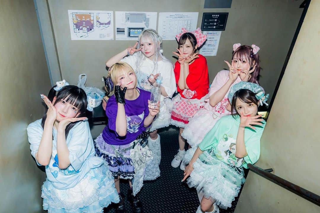 夜光性アミューズのインスタグラム：「🌟よるあみ東名阪TOUR開催決定🌟  「NIGHT SPRKLE #よるあみと夏 納涼編」  8月23日：大阪 BananaHall🐙 8月25日：名古屋 ZephyrHall🏯 9月2日：東京 Spotify O-WEST🗼  🎫チケット情報等は InstagramのハイライトやTwitterまで！  #夜光性アミューズ #よるあみ #idol」