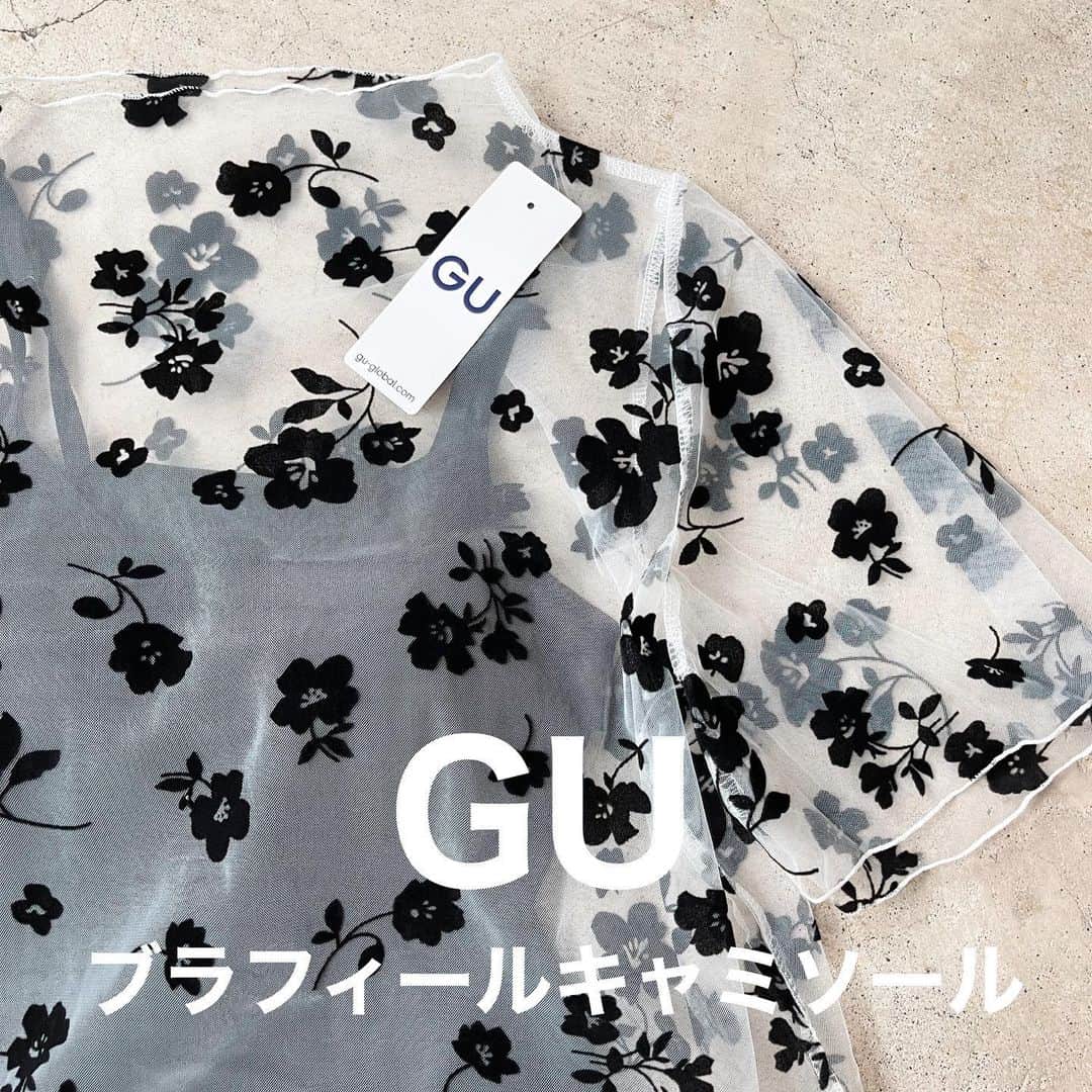イタフラ（ナチュラル服のイタフラ）のインスタグラム：「、 @italietofrance_official ☜サブ垢。  ジーユー最新購入品と 花柄チュールトップスを合わせてみました💐  キャミソールはブラックが相性抜群でした◎  花柄チュールトップスは7月上旬入荷になり 納期が早まりました☑︎  在庫があるうちに要チェックです。 よろしくお願いします💨  @italietofrance  ✔︎サマーセール開催中  花柄チュールトップス☞イタフラ デニムパンツ☞UNIQLO プリーツパンツ☞しまむら キャミソール☞ジーユー  #GU#gu購入品 #GUコーデ#gu_for_all #ジーユー#ジーユー購入品 #ジーユーコーデ #ジーユーマニア #ジユジョ #ジユパト #UNIQLO#ユニクロ#しまむら#しまむら購入品 #しまパト #しまむらパトロール #しまむらコーデ #zara #ザラ#grl#グレイル #鹿屋#鹿屋市#鹿児島#鹿児島セレクトショップ #モデル募集#花柄ブラウス #真似しやすいコーデ #脚を出さないコーデ #足を出さないコーデ」