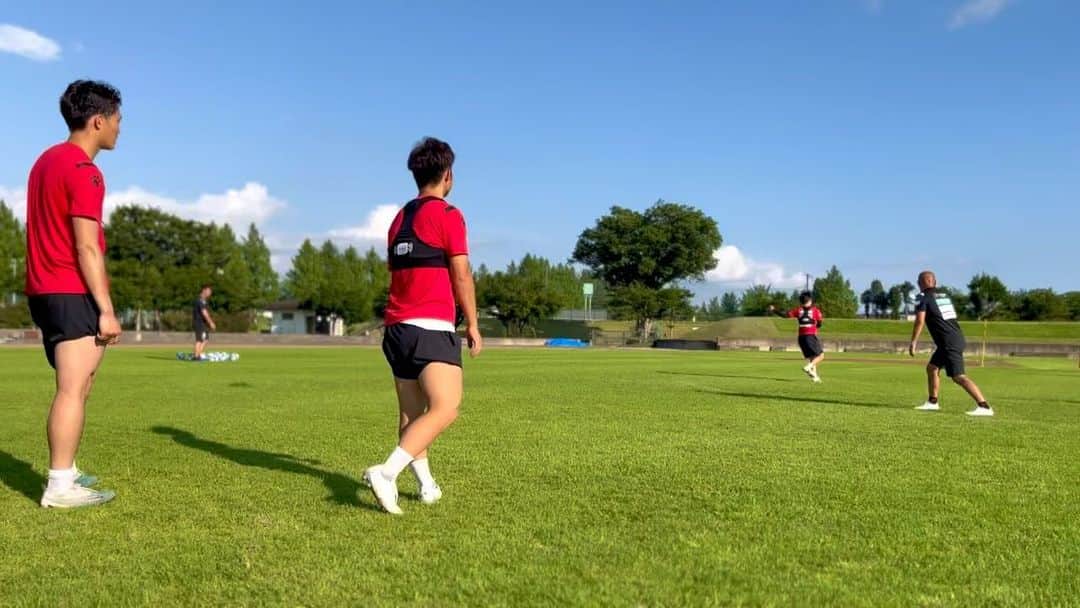 いわてグルージャ盛岡のインスタグラム：「本日の一般公開の様子をお届け📸 自主練です⚽️part3☝️  #いわてグルージャ盛岡 #GRULLA #一岩 #J3優勝 #J2昇鶴」