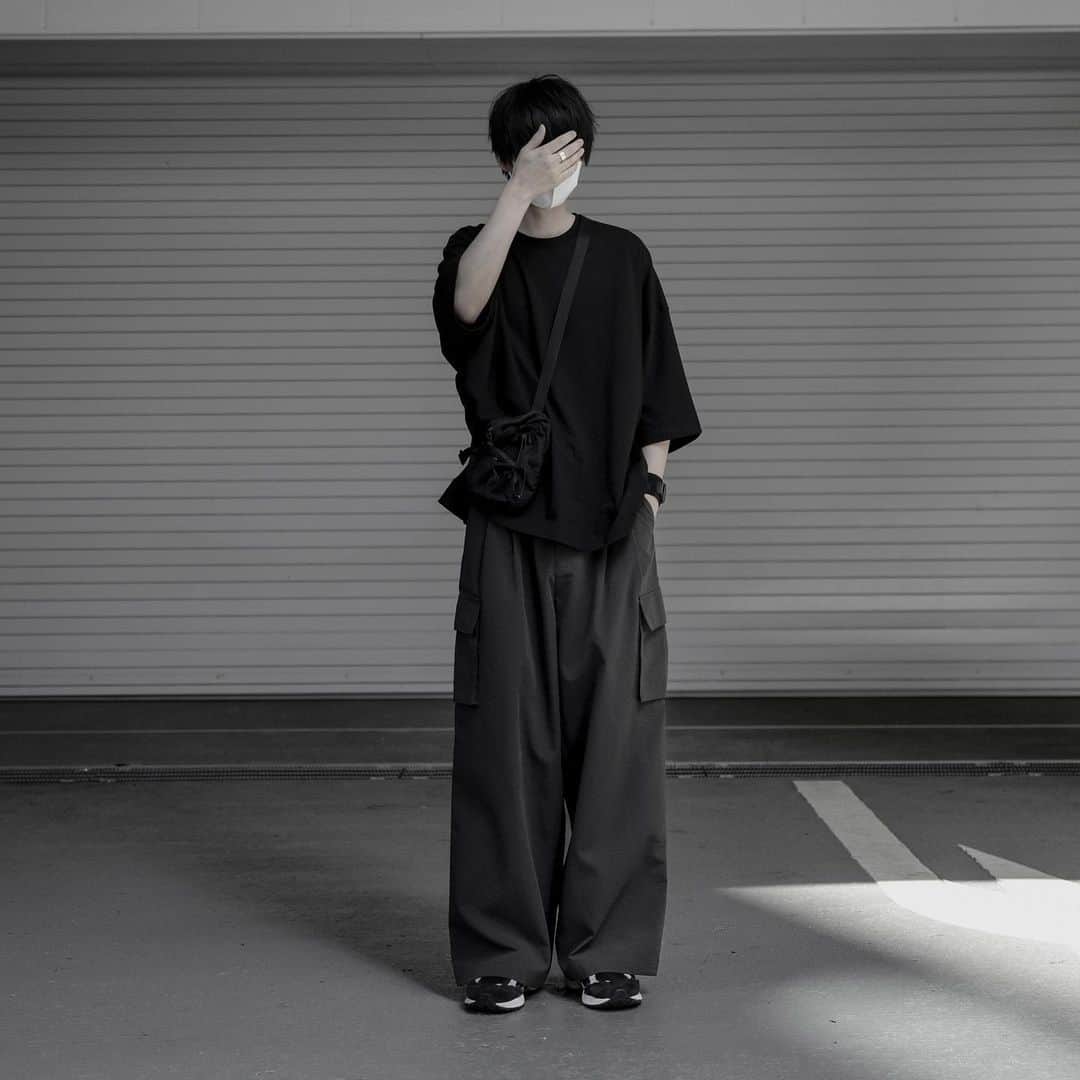 JUN / Yohukasiのインスタグラム：「outfit.  23SS新作のカーゴパンツ。 ジップベストとセットアップもできて めちゃくちゃカッコ良い  @remer_official   #remer」