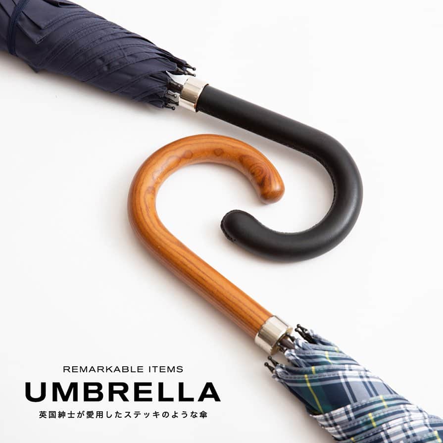 ストラスブルゴさんのインスタグラム写真 - (ストラスブルゴInstagram)「⁡ -REMARKABLE ITEMS Fox Umbrellas- ⁡ 英国人にとっての傘は"ステッキ"であり、日常的に携行する紳士の持ち物でした。その為、傘を可能な限り細く美しく見せる事を常に意識していたそうです。そして、その細く巻かれた傘を携行し、大きく振り回し馬車を止めたり、パブで傘に寄りかかり美しい姿勢で立ち飲むなど日常のあらゆる場で使用され、主張していました。その主張に最も必要だったのが、FOXの傘です。 ⁡ Umbrella(左) <FOX UMBRELLA> ¥39,600 商品コード：1021620120000 ⁡ Umbrella(右) <FOX UMBRELLA> ¥36,850 商品コード：1021620216000」7月4日 18時54分 - strasburgo_mens_official