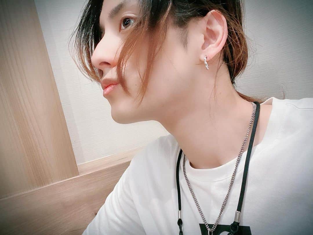 のインスタグラム：「暑すぎる。 外歩くだけでダラダラ汗が落ちる。 水分補給忘れずに。  #武子直輝」