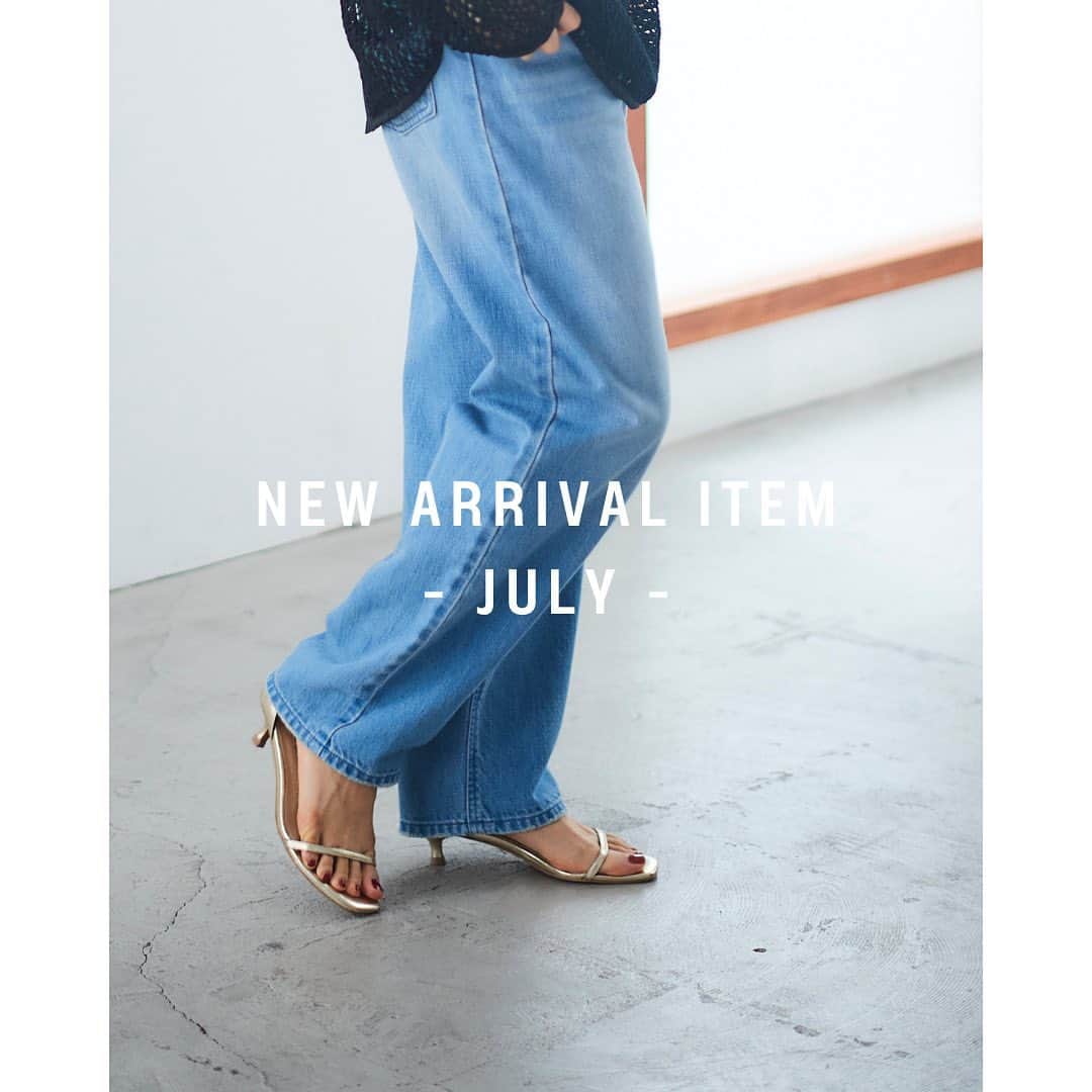 le. coeur blancのインスタグラム：「. 🗓️ NEW ARRIVAL LIST - JULY - ⁡ 7月に入荷するアイテムをチラ見せ！ お買い物計画の参考にしてくださいね✨ ⁡ ⁡ ▶アイテムをタップで詳細をチェック🛒 ⁡ ⁡ 🏷️ デニムソフトテーパードパンツ ¥12,980 size : 36 / 38 col : サックス / ブルー no. 3037056602 shop : 7/8(土)入荷予定 online store : 予約販売中(7月上旬発送予定) ⁡ _____________________ < 𝗶𝗻𝘀𝘁𝗮 𝗹𝗶𝘃𝗲 𝘀𝗰𝗵𝗲𝗱𝘂𝗹𝗲 > ⁡ 7/5(水)、7/13(木)、7/21(金)、7/25(火) ⁡ ※日時は変更になる場合もございます。 　詳しくは前日のストーリーズでお知らせします。 ⁡ ⁡ ⁡ ⁡ ⁡ ⁡ ⁡ ⁡ ⁡ ⁡ ⁡ ⁡ ⁡ ⁡ ⁡ ⁡ ⁡ ⁡ ⁡ #lecoeurblanc #ルクールブラン #spring #summer #le_23ss #le_23aw  #autumn #le_web #7月入荷 #ニット #パンツ #デニム」