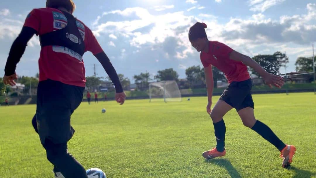 いわてグルージャ盛岡のインスタグラム：「本日の一般公開の様子をお届け📸 自主練です⚽️part6☝️  👉#田平起也 選手 👉#南拓都 選手  #いわてグルージャ盛岡 #GRULLA #一岩 #J3優勝 #J2昇鶴」