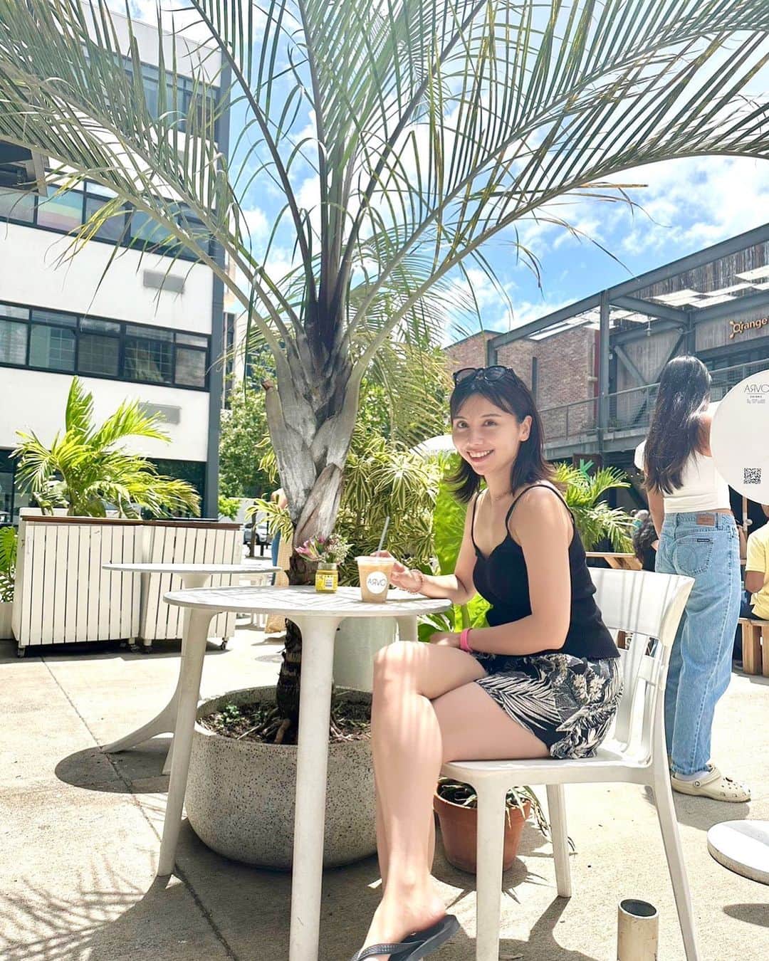 姫歌ひな乃のインスタグラム：「カカアコのcafeはとりあえずどの方向も映える🌺  #hawaii #カカアコ」