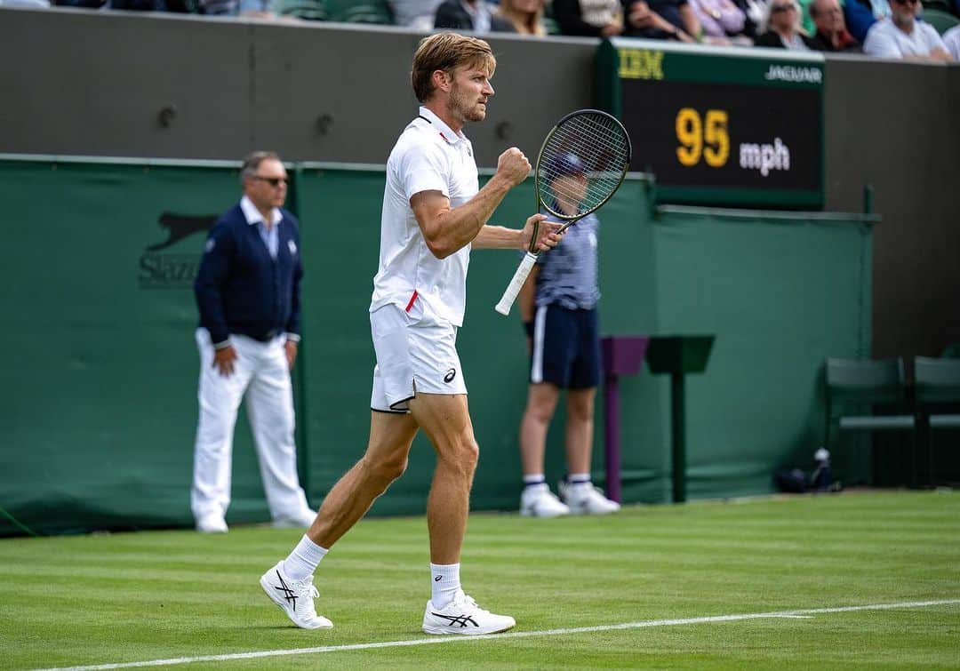ダビド・ゴフィンのインスタグラム：「So happy to have honored my @wimbledon WC with a 1st round win 💪🏻🌱✅」