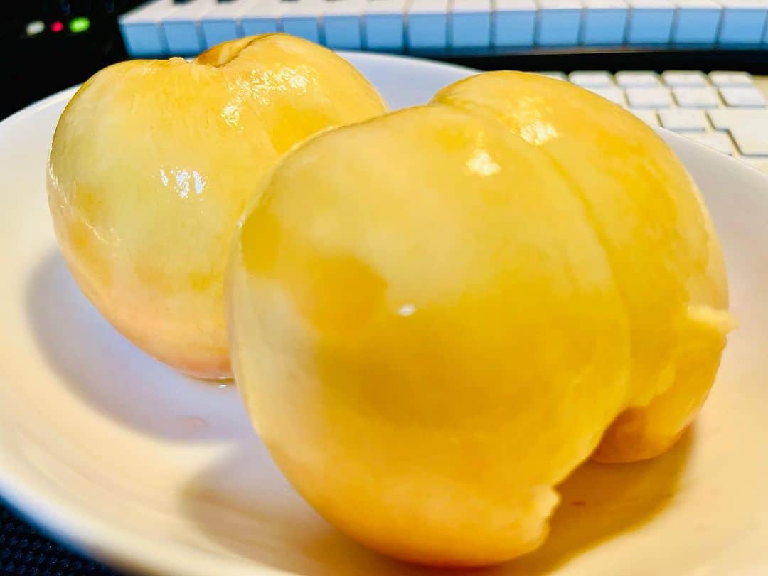 Shinnosukeのインスタグラム：「もーもー！  #桃 #peach #湯むき」
