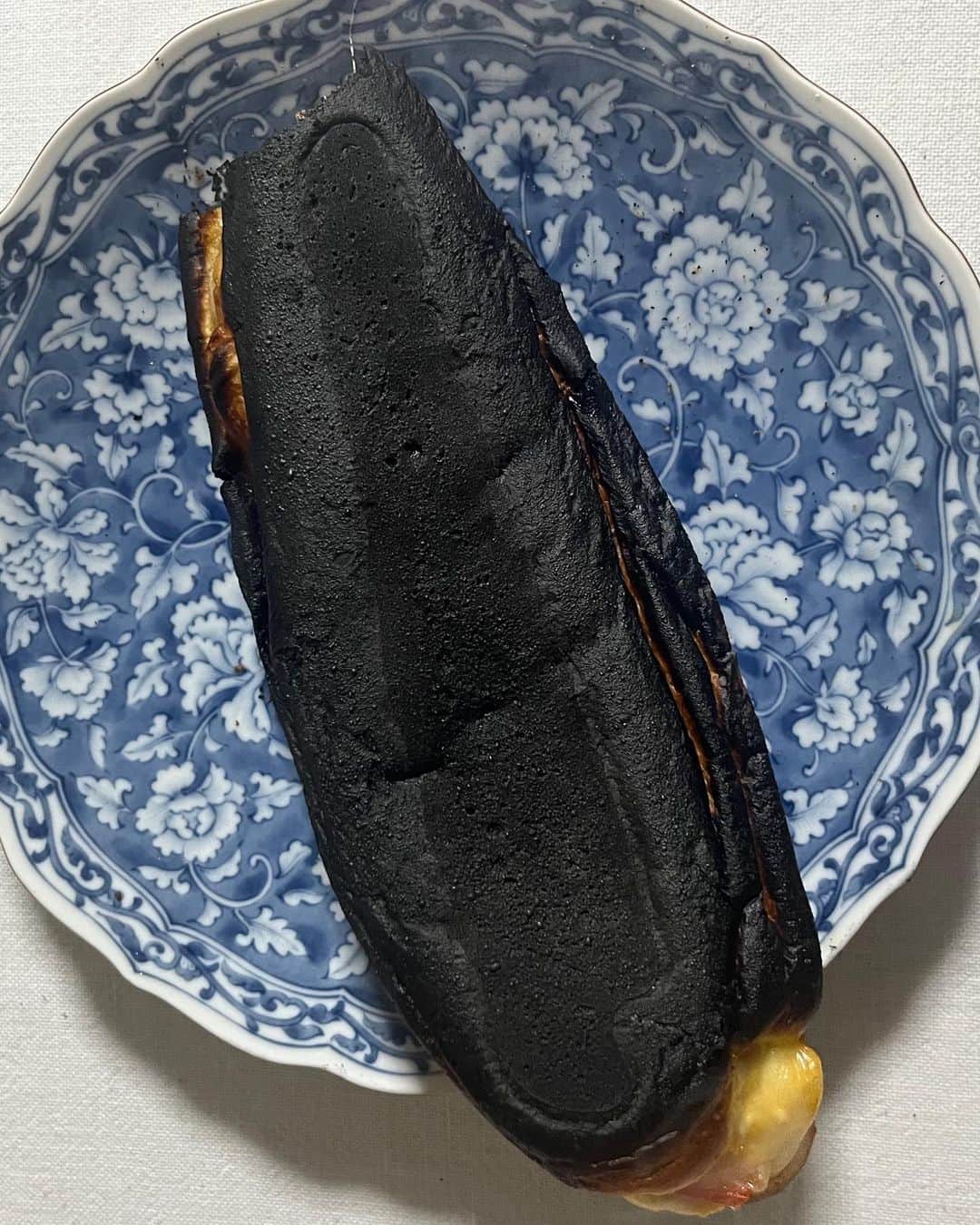 三村朱里のインスタグラム：「まるこげパニーニ、ツヤツヤとうもろこし 🥵🫣🫣😵‍💫🥹💦💦☺️☺️☺️☺️☺️」