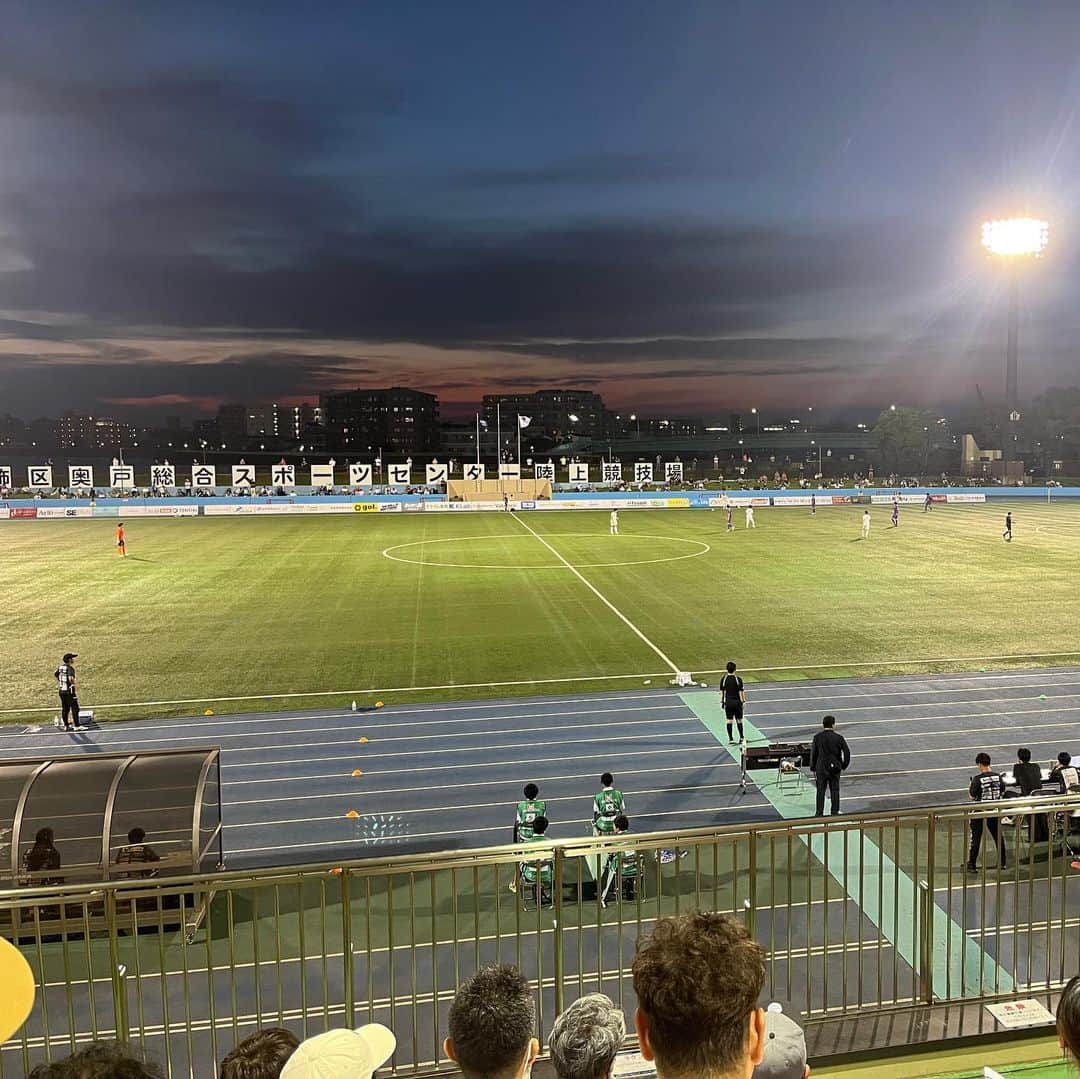 小椋祥平さんのインスタグラム写真 - (小椋祥平Instagram)「. 初南葛SC試合観戦⚽️  2-0勝利👏  今ちゃんは相変わらず気が利くプレー&後輩にイジられてた🤣  クニはキャプテンってタイプじゃないけど、たぶん誰よりも走ってた🏃  匠はクールに淡々とプレー🤣  久しぶりに試合を観てて、一緒にプレーしたいなーって思った⚽️  写真には写ってないけど、アキトがケガしたっぽくて、ちょっと心配…  とりあえずみんなお疲れさま‼️ これからも応援してる👍  #小椋祥平  #今野泰幸 選手 #関口訓充 選手 #下平匠 選手 #河本明人 選手 #南葛sc」7月4日 19時22分 - shohei_40