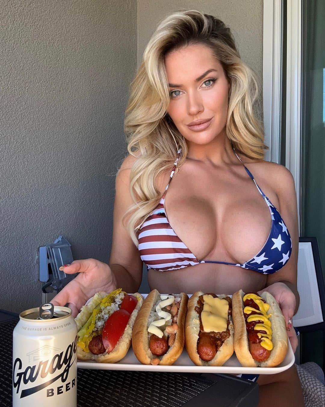 ペイジ・スピラナックさんのインスタグラム写真 - (ペイジ・スピラナックInstagram)「🇺🇸Happy 4th🇺🇸 How do you like your hot dog?🌭」7月5日 0時48分 - _paige.renee