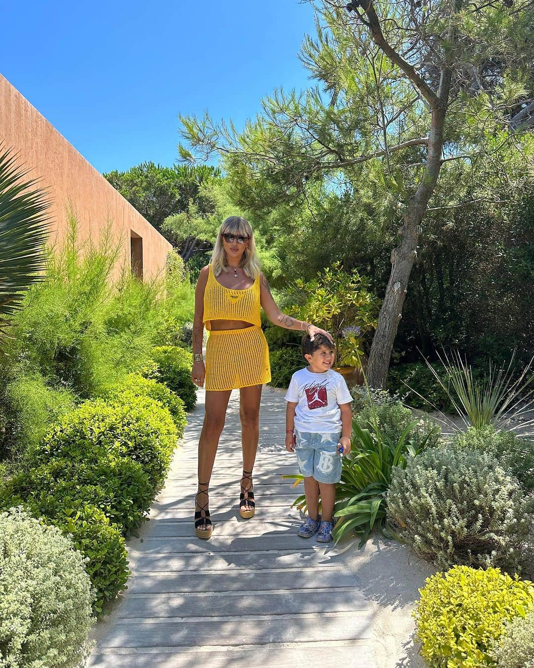 ジョエル・マーディニアンさんのインスタグラム写真 - (ジョエル・マーディニアンInstagram)「Gigi l’amoroso  #joellemardinian #familyfirst #gigi #sainttropez @ellakaddoura @bailey.creane @dabdub」7月5日 2時00分 - joellemardinian