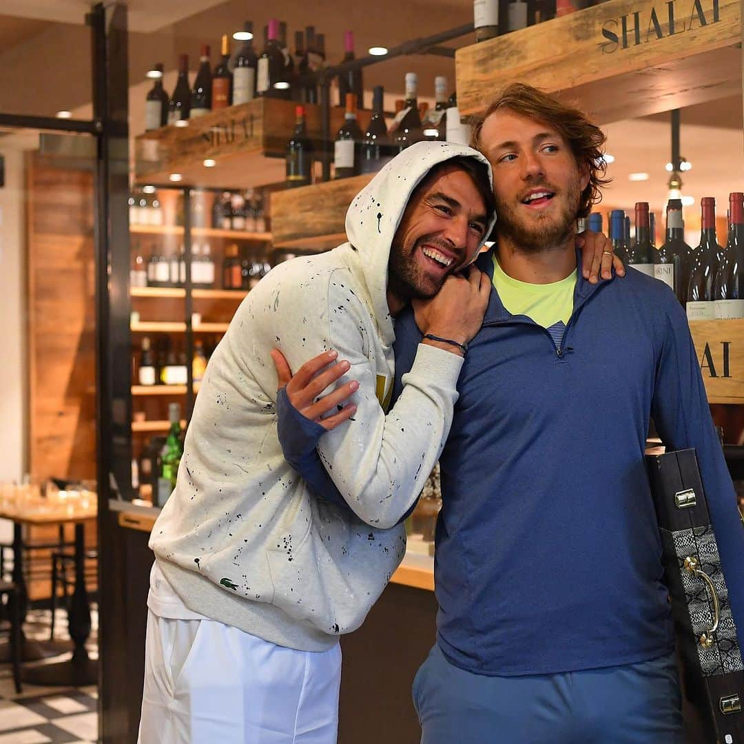 リュカ・プイユのインスタグラム：「Bravo pour ton incroyable carrière mon pote @jimchardy 🔥😍❤️💯 Je suis heureux d’avoir vécu ces beaux moments à tes côtés et j’ai hâte d’en vivre pleins d’autres. A très vite mon Ami ❤️」