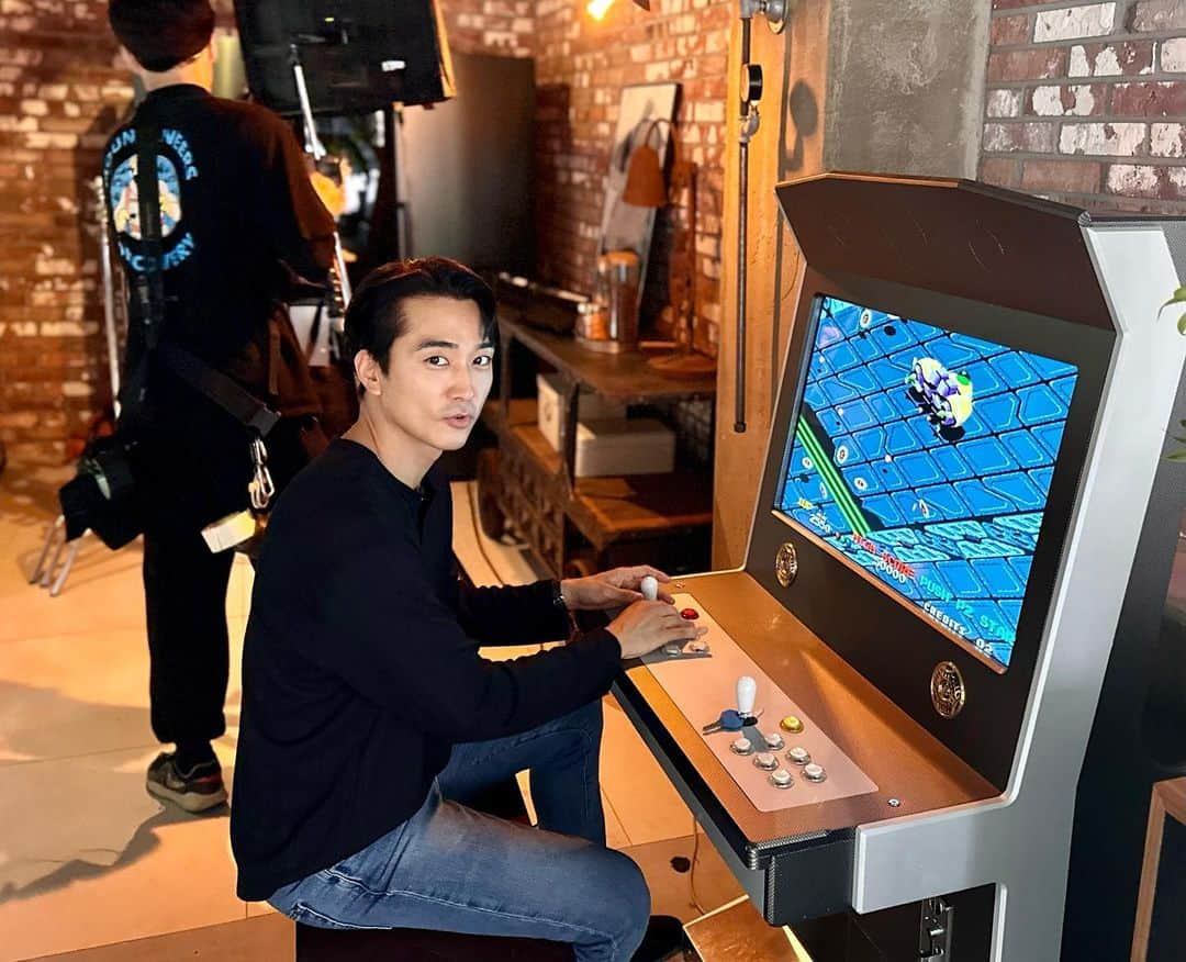 ソン・スンホンさんのインスタグラム写真 - (ソン・スンホンInstagram)「🚀🛸🕹️」7月4日 19時23分 - songseungheon1005