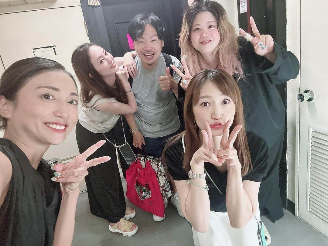 中川愛海さんのインスタグラム写真 - (中川愛海Instagram)「最近偶然ばかり😊よく会うよねー タイミングが一緒すぎてびっくりする！ @miho53129 @shimazutakashidesu 忙しいのに約束しなくてもよく会うからほんまに安心感😊 大好きな二人❤️ @mio.gray も会えた😊一人gRay最近復活してきたな. ww  くみちゃんもゆっくり語れた日😊 @ami_nakagawa_amyuran  @ami_nakagawa_  #中川愛海 #一日一回カンパイ #恵比寿大人の修学旅行」7月4日 19時26分 - ami_nakagawa_