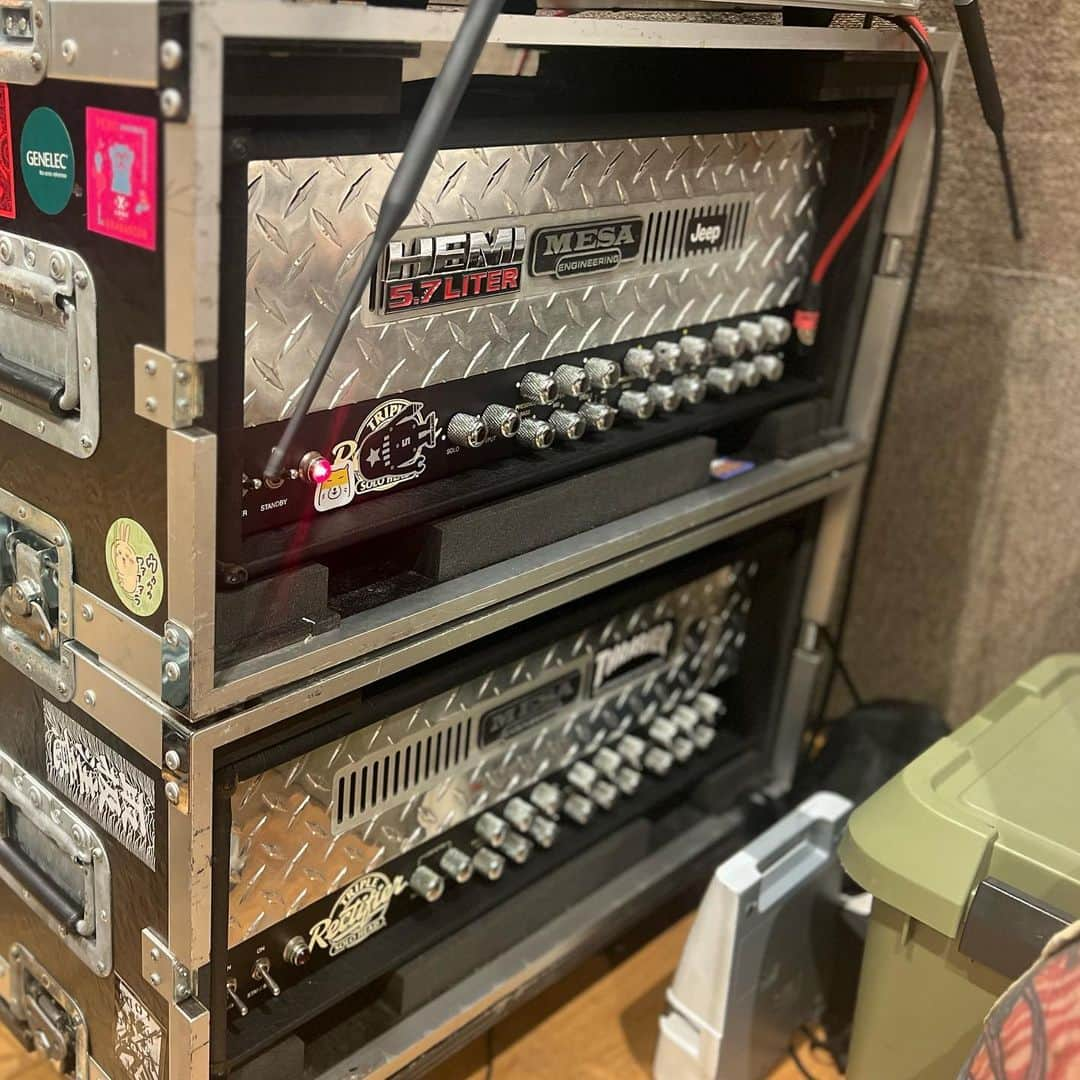 ミヤ さんのインスタグラム写真 - (ミヤ Instagram)「プチブラリハーサル2日目！  #petitbrabancon  #bost #deathbyaudio  #coppersoundpedals  #gamechangeraudio  #demedasheffects  #earthquakerdevices  #cooperfx  #sehatpedals  #freethetone #ministrymind  #jhspedals  #adventeffect  #kardianpedals  #pearldrums  #mesaboogie  #矢口渡邊電線  #エフェクター多過ぎ  #竿隊の立ち位置に立ってみた」7月4日 19時29分 - miyaguchi